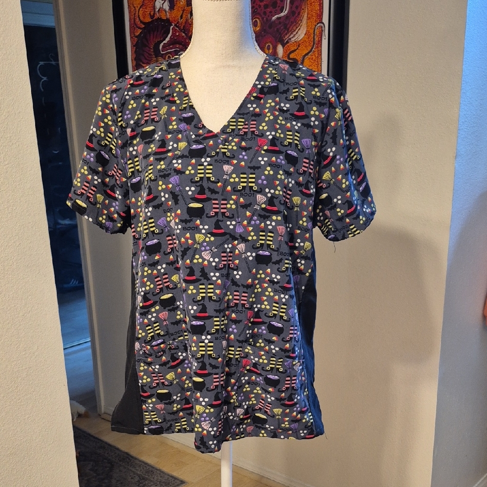 Divine Stretch 2 Pocket V Neck Short Sleeve Halloween Witch Design